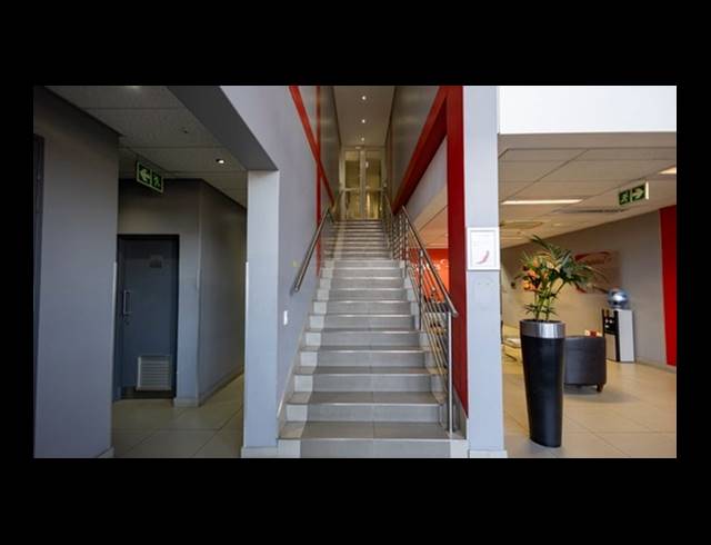 2,002M² OFFICE TO LET IN WATERFALL